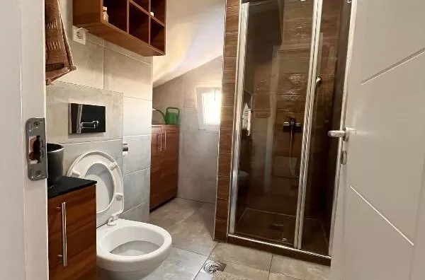 Šestosoban stan | 4zida