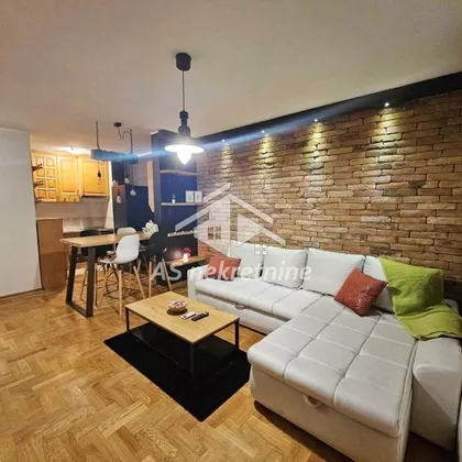 Vukov Spomenik | 4zida.rs