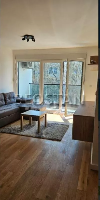 Cara Dusana | 4zida.rs