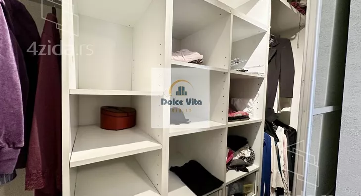 Šestosoban stan | 4zida