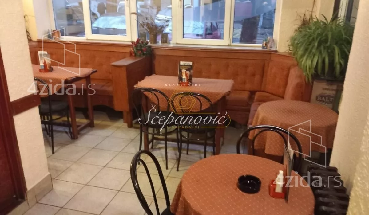 Poslovna zgrada | 4zida