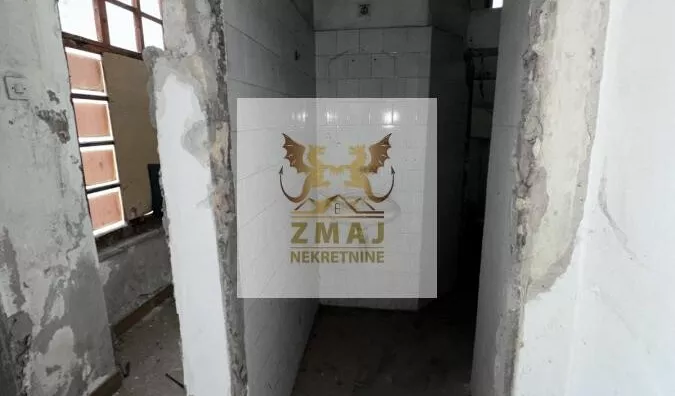 Poslovna zgrada | 4zida