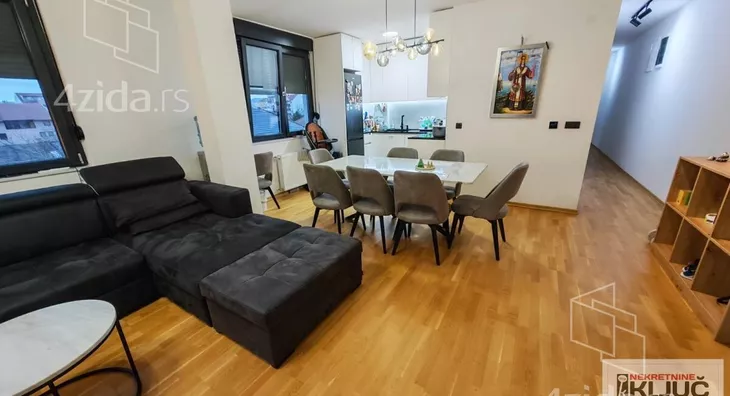 Troiposoban stan | 4zida