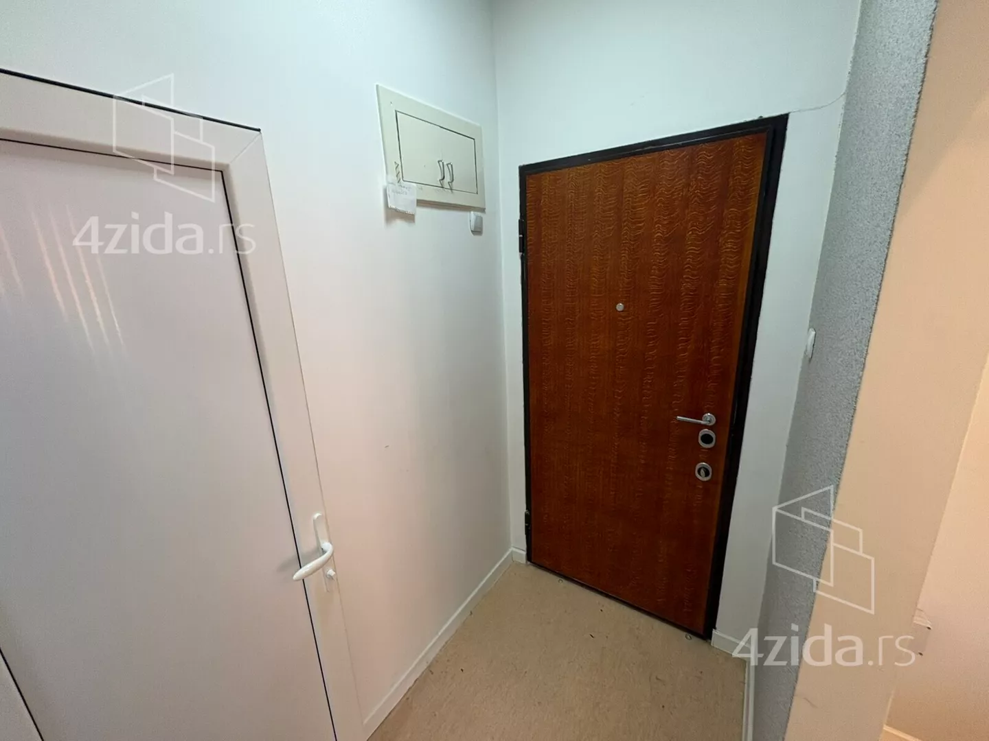 Продажа коммерческих помещений, Obrenovićeva, 100.000€, 40m² — фото