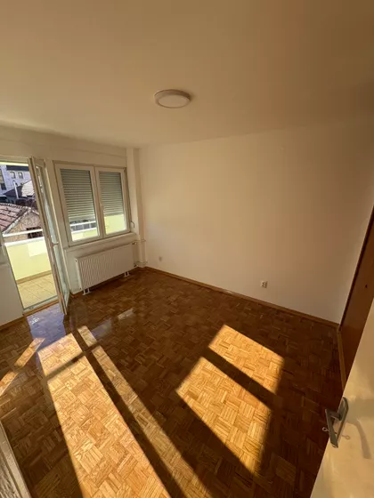 Učiteljska 12 | 4zida.rs