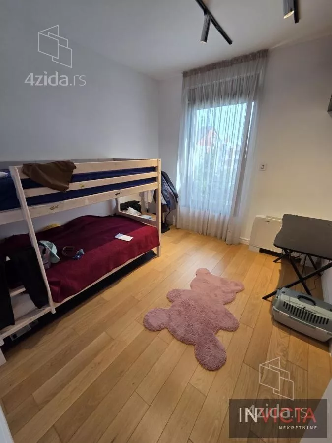 Sedmosoban stan | 4zida