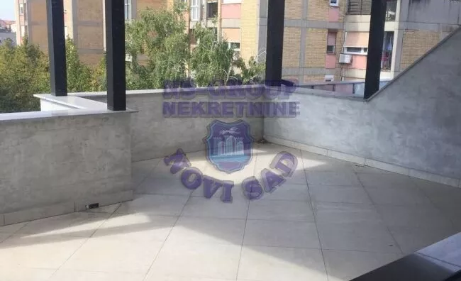 Šestosoban stan | 4zida