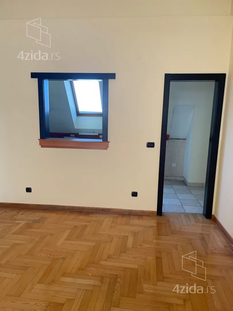 Šestosoban stan | 4zida