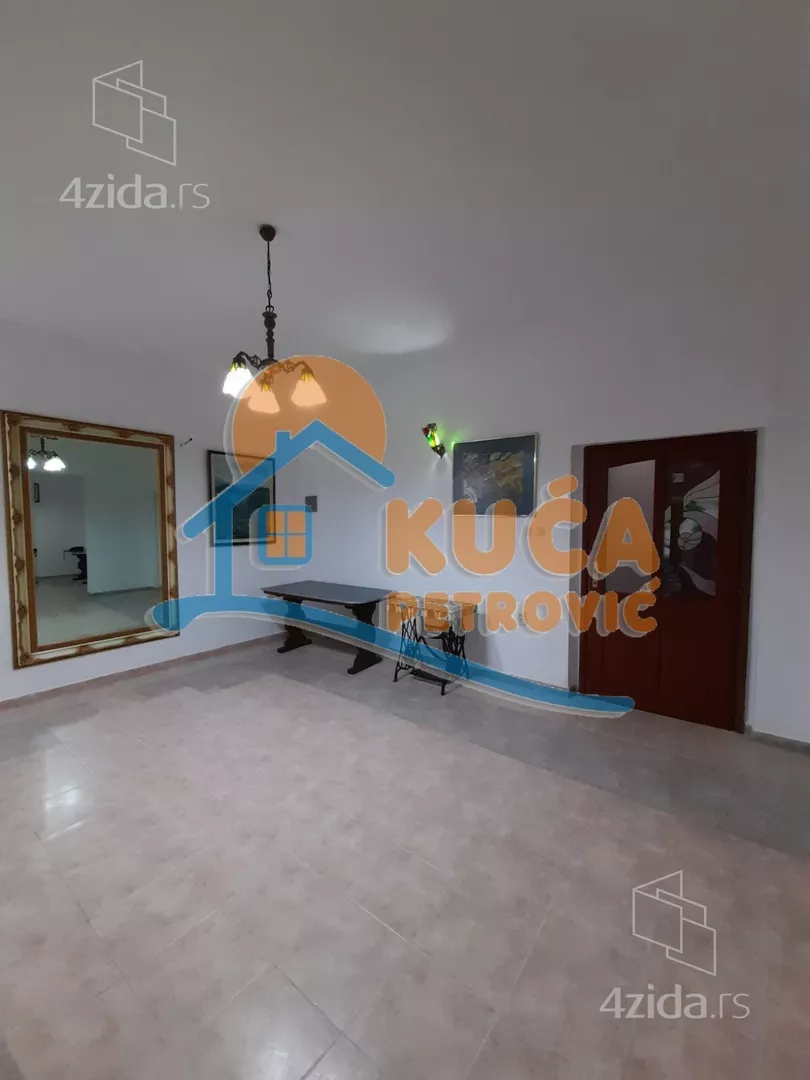 Lokal | 4zida