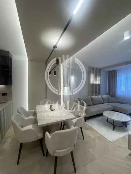 Lasla Gala | 4zida.rs