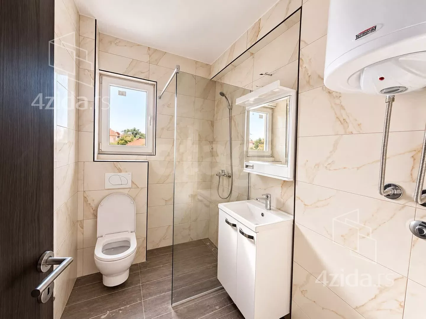 Četvoroiposoban stan | 4zida
