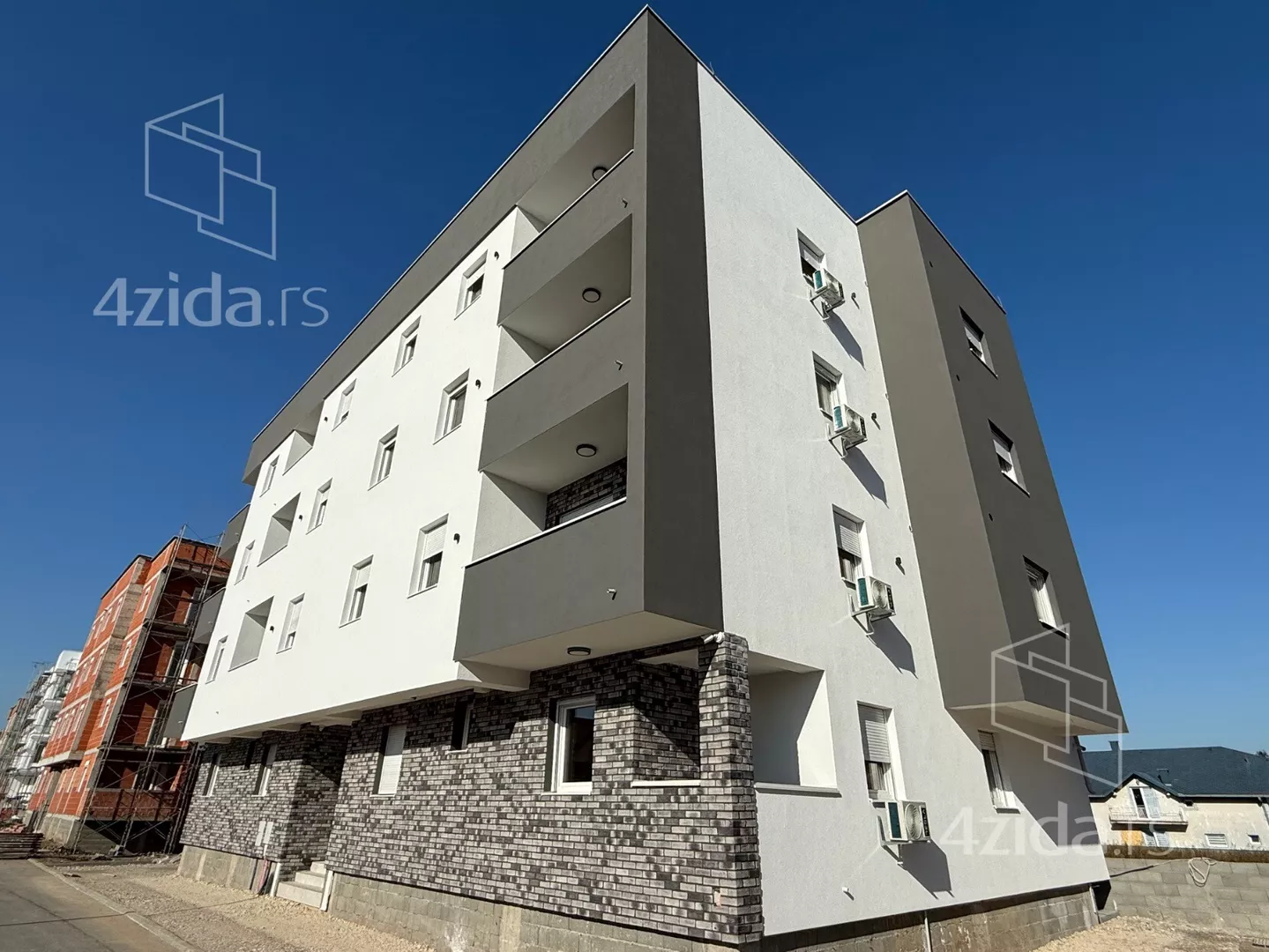 Jednoiposoban stan | 4zida