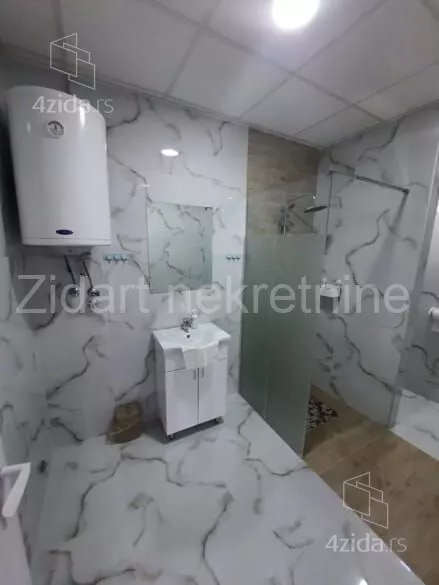 Plac | 4zida