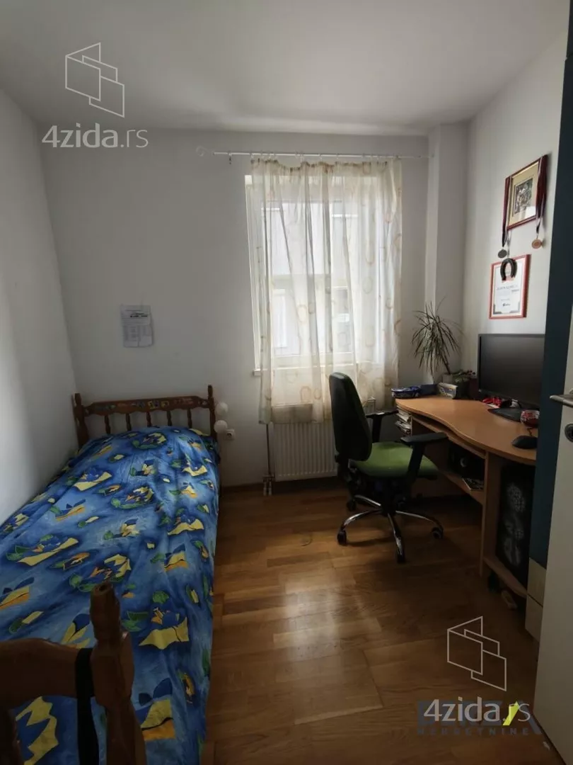 Troiposoban stan | 4zida