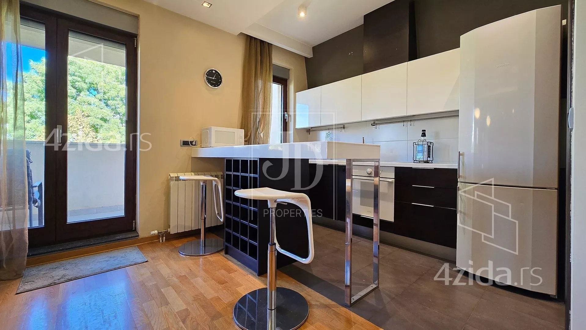 Petosoban stan | 4zida