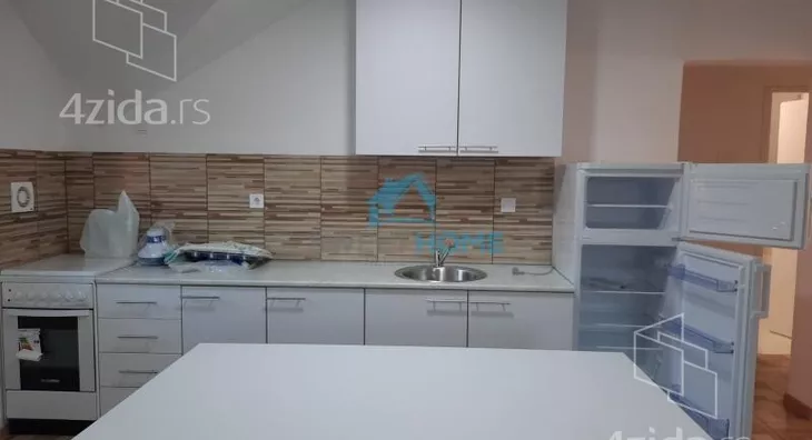 Četvoroiposoban stan | 4zida