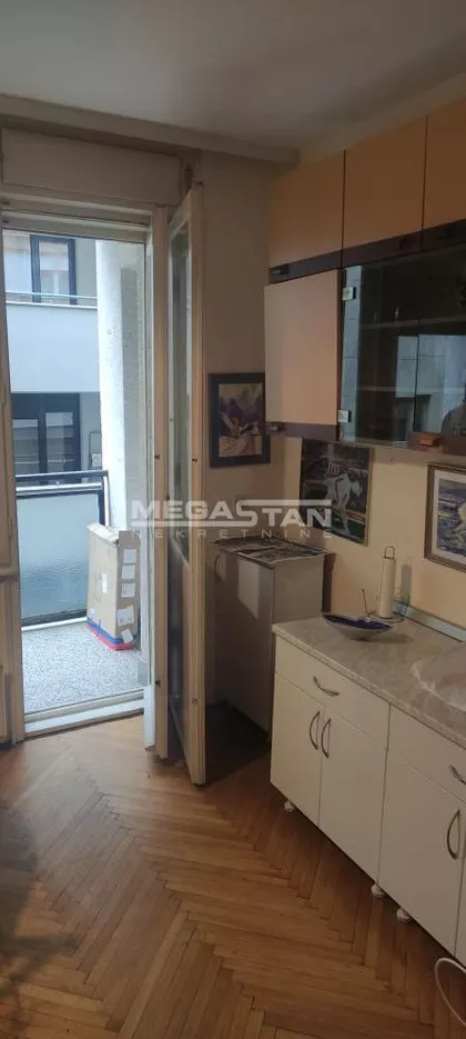 Jovana Ćirilova | 4zida.rs