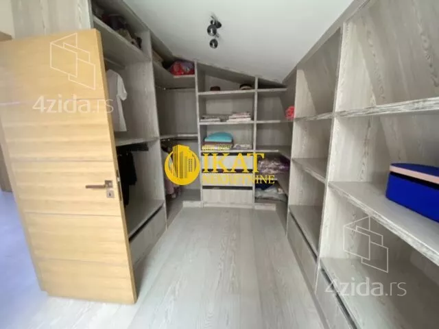 Sedmosoban stan | 4zida