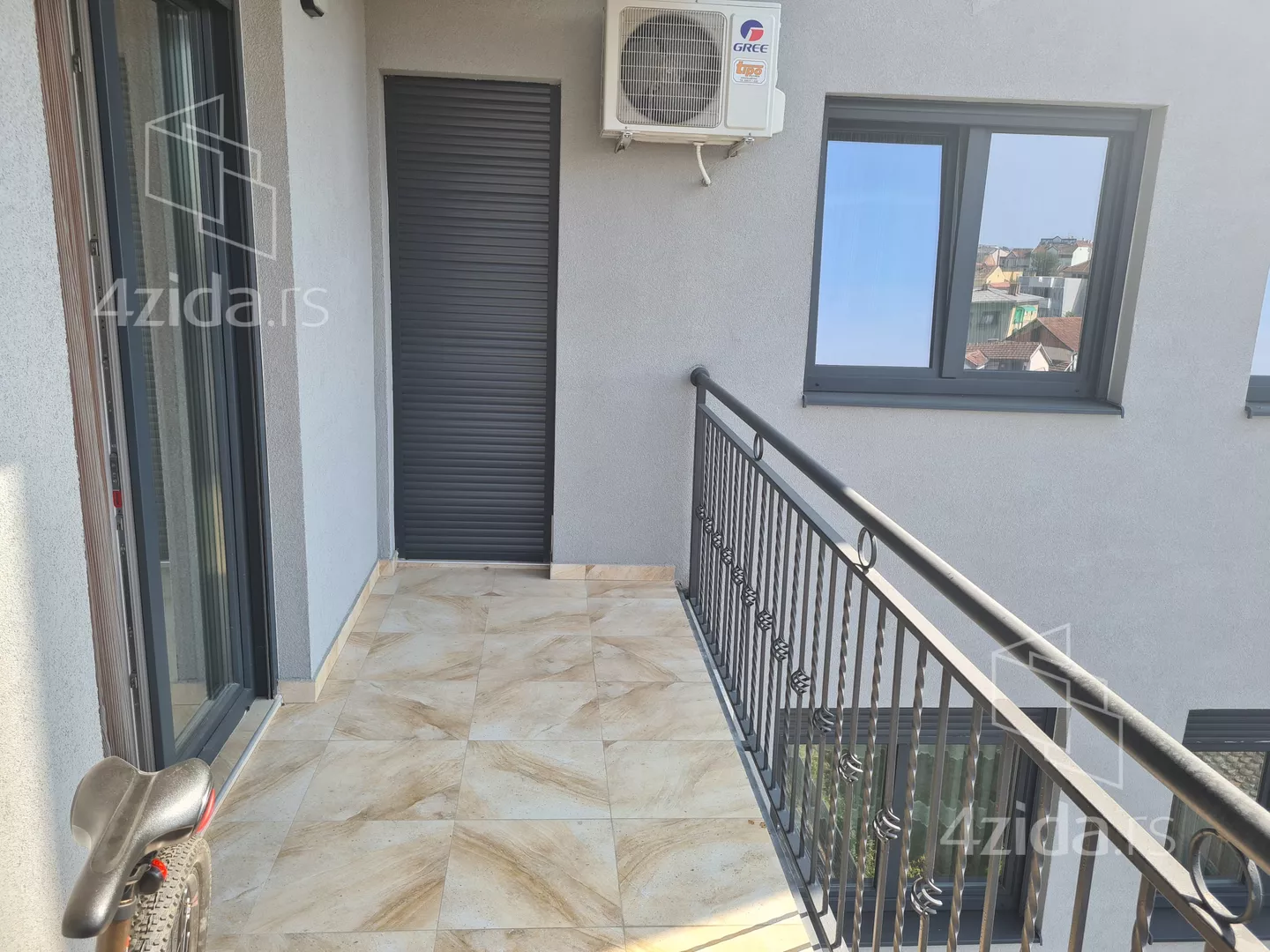 Troiposoban stan | 4zida