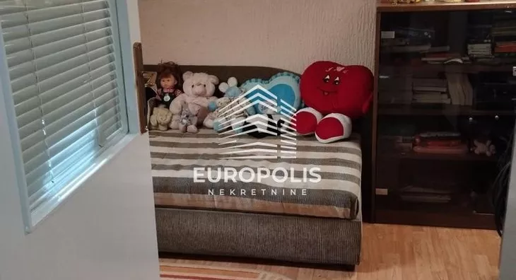 Šestosoban stan | 4zida
