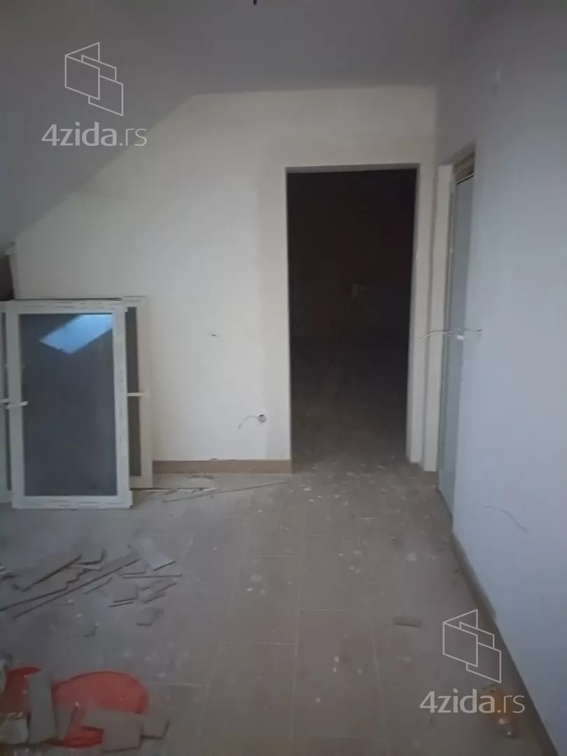 Poslovna zgrada | 4zida