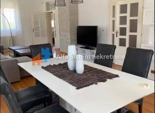 Četvoroiposoban stan | 4zida