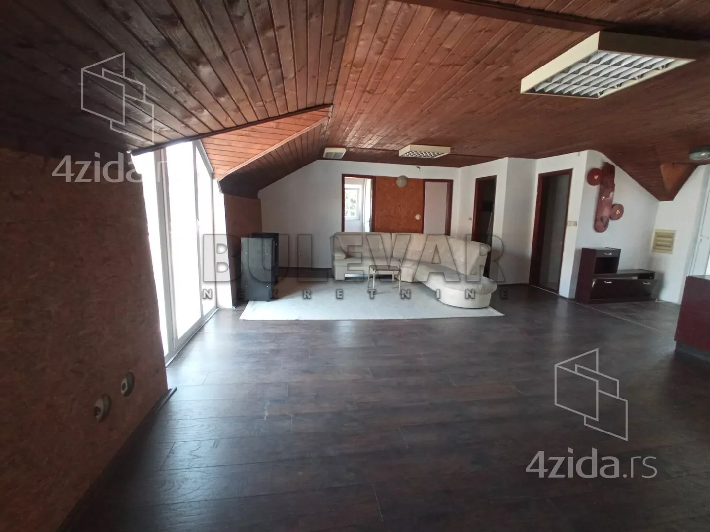 Troiposoban stan | 4zida