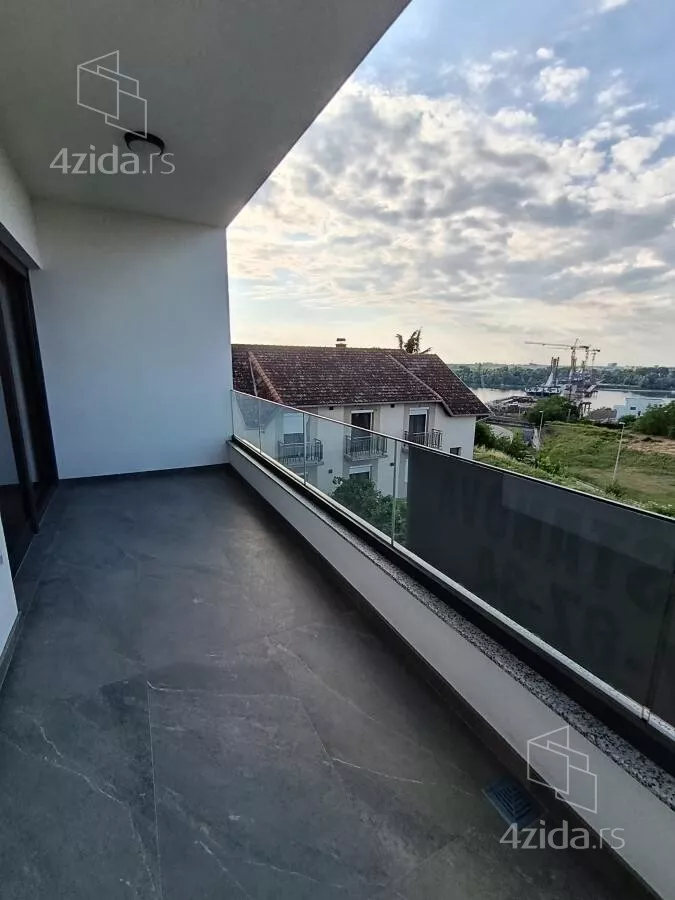 Četvoroiposoban stan | 4zida