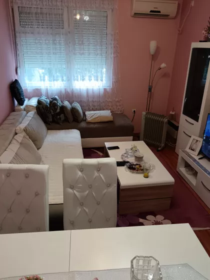 Crveni Pevac | 4zida.rs