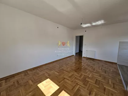 Trg Kosturnica | 4zida.rs