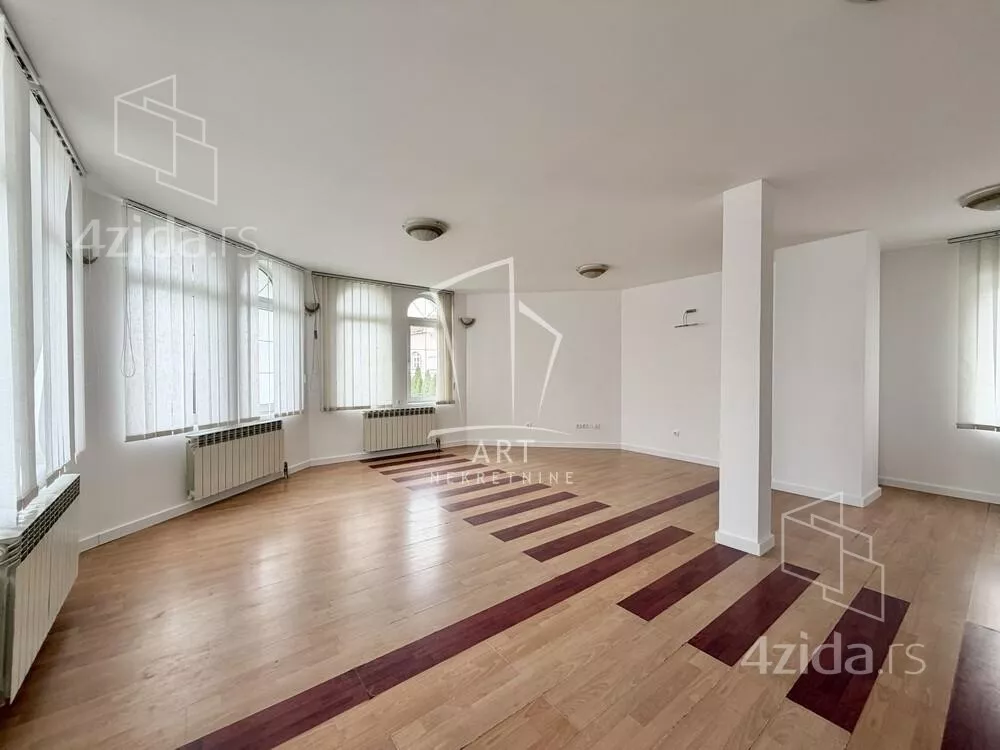 Poslovna zgrada | 4zida