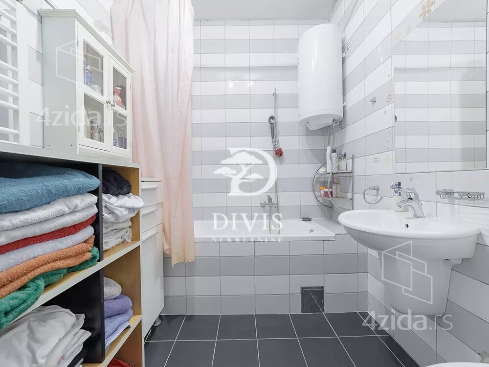 Petosoban stan | 4zida