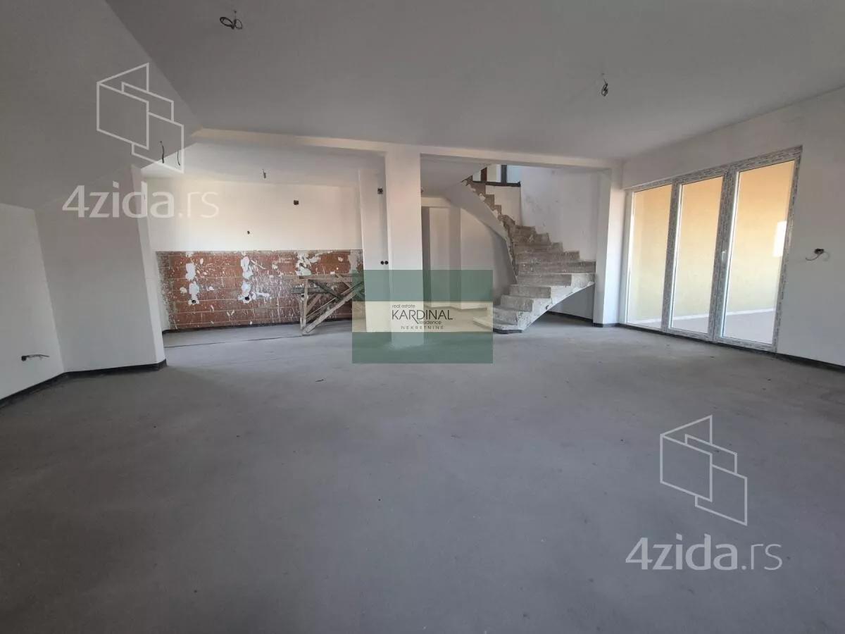 Šestosoban stan | 4zida