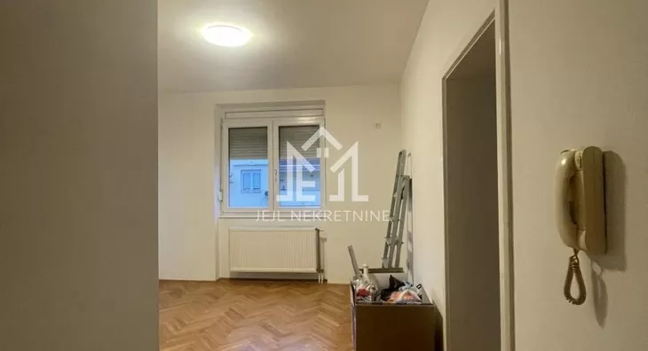 Šestosoban stan | 4zida