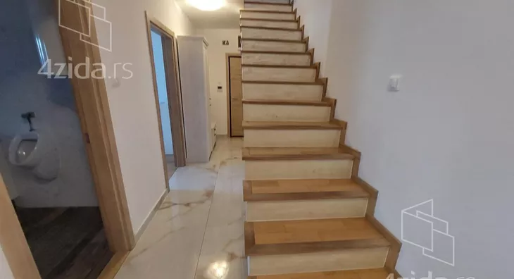 Petoiposoban stan | 4zida