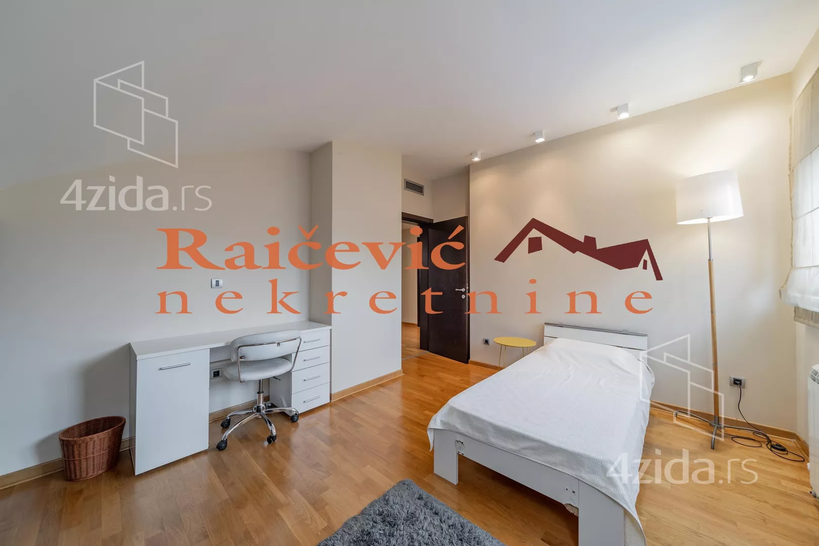 Petosoban stan | 4zida