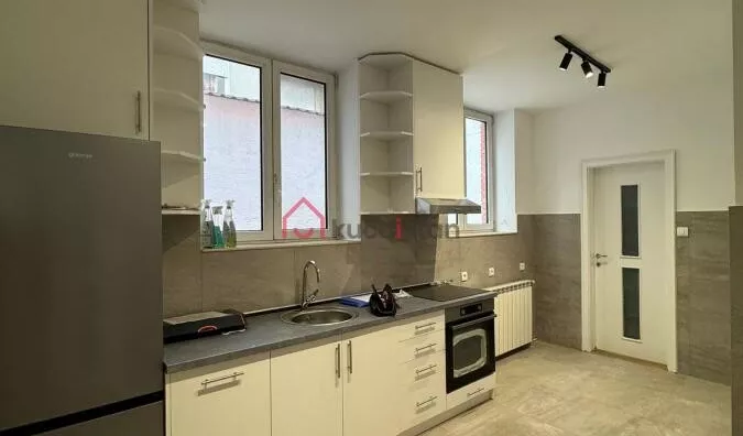 Poslovna zgrada | 4zida