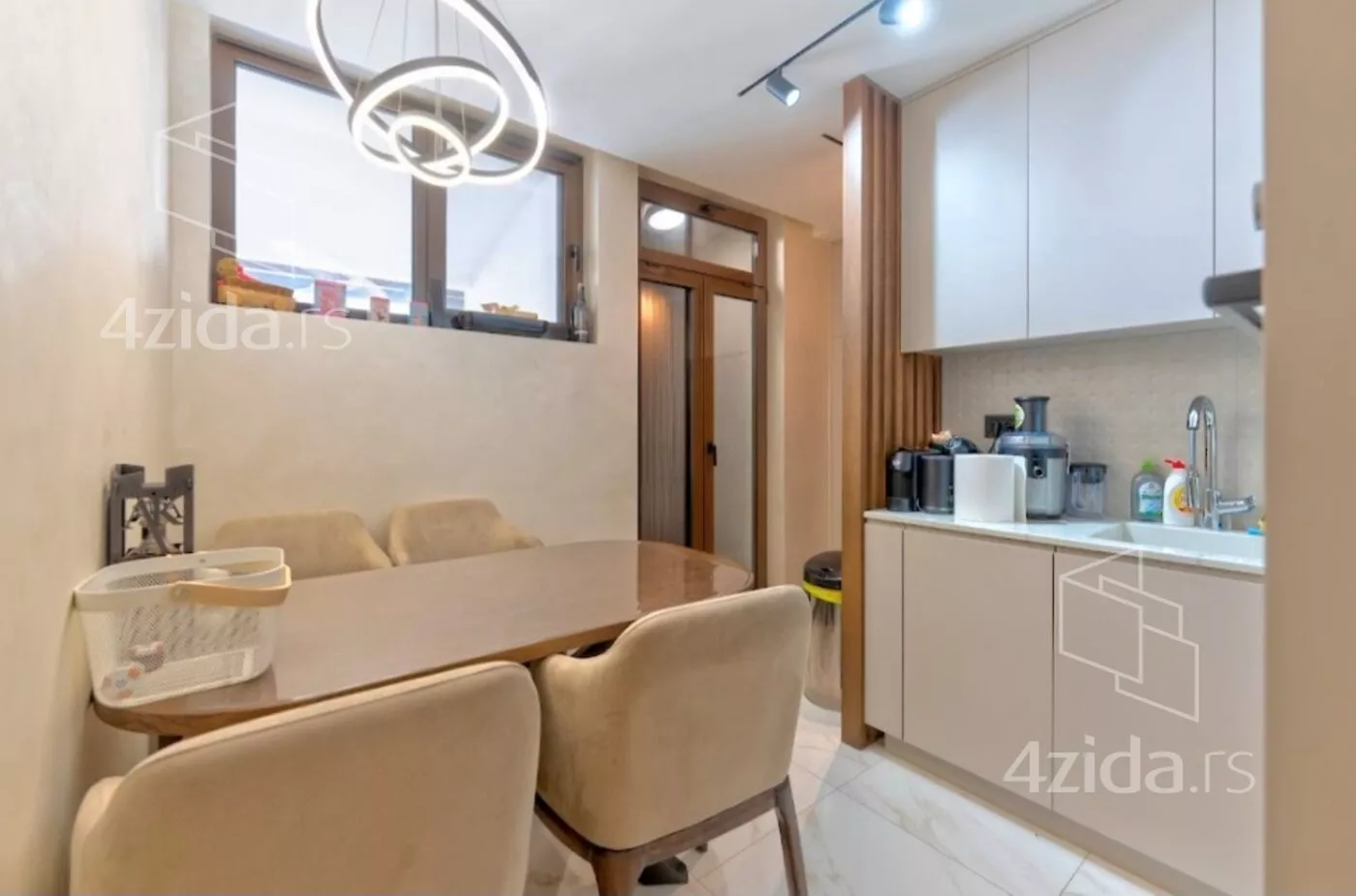 Šestosoban stan | 4zida