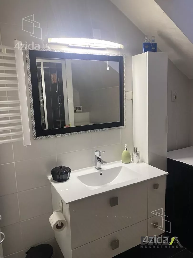 Četvoroiposoban stan | 4zida