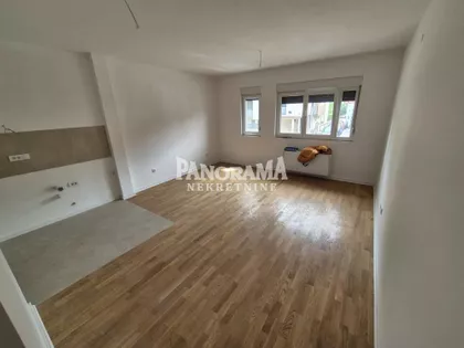 Crnogorska | 4zida.rs