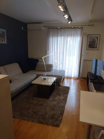 Gospodara Vučića | 4zida.rs