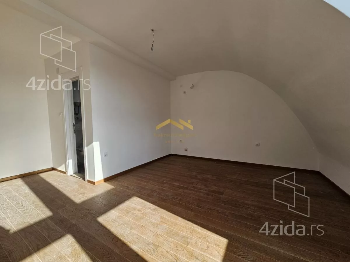 Šestosoban stan | 4zida