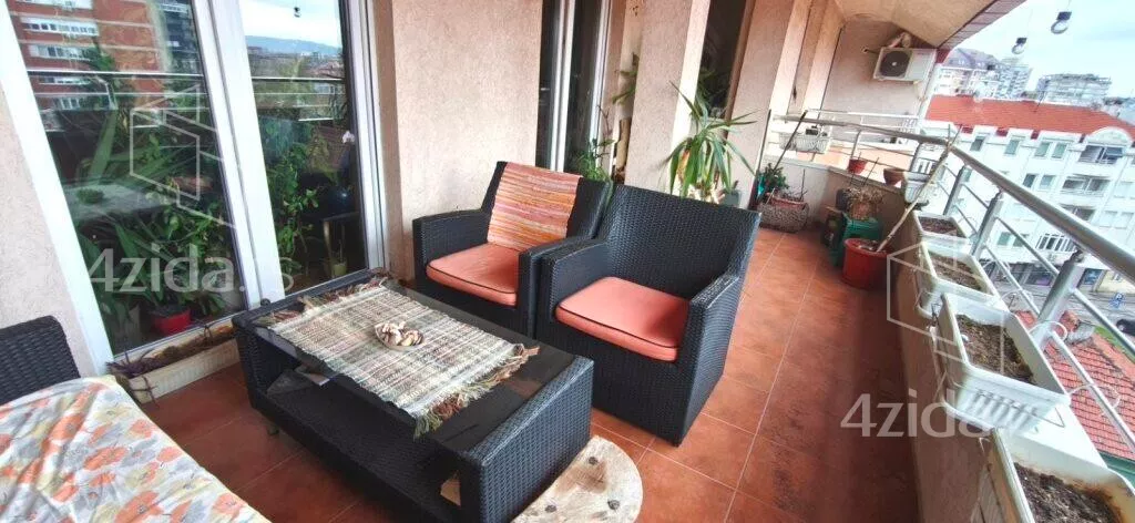 Petosoban stan | 4zida