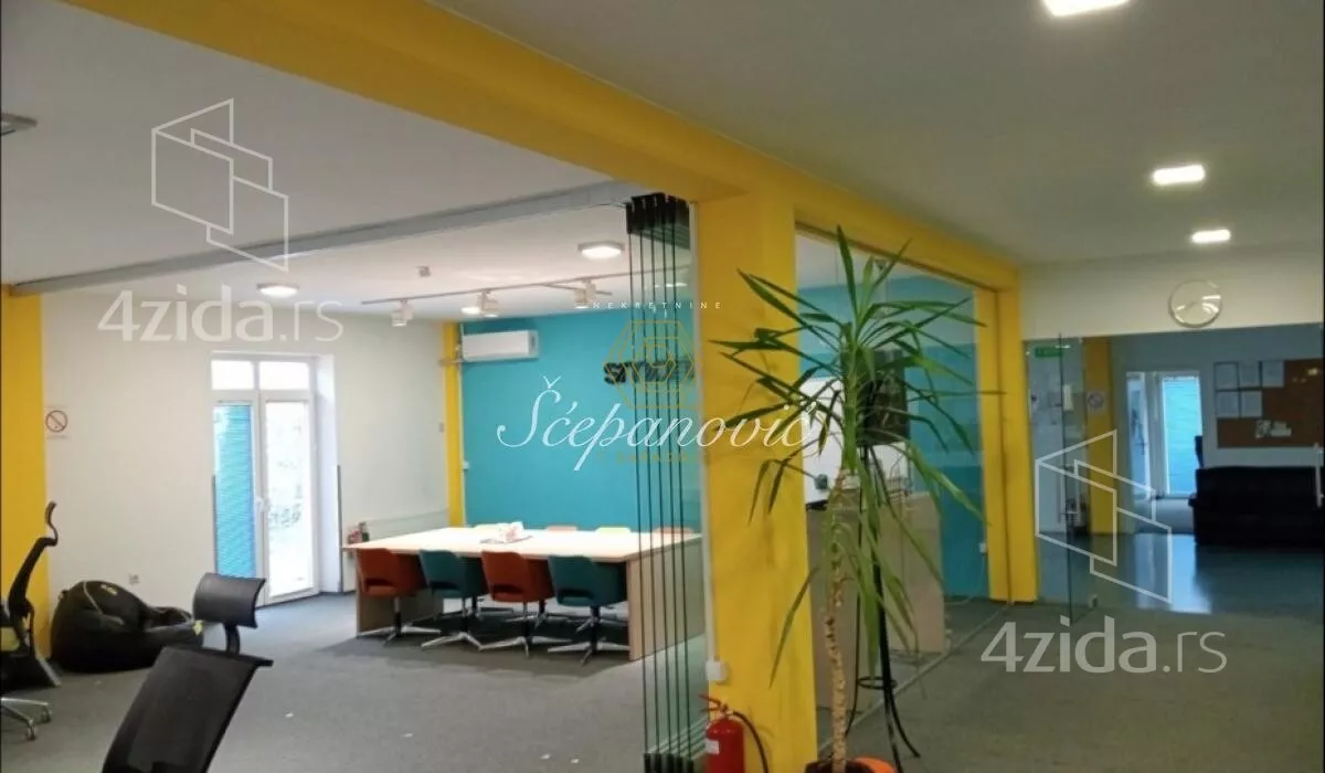 Poslovna zgrada | 4zida