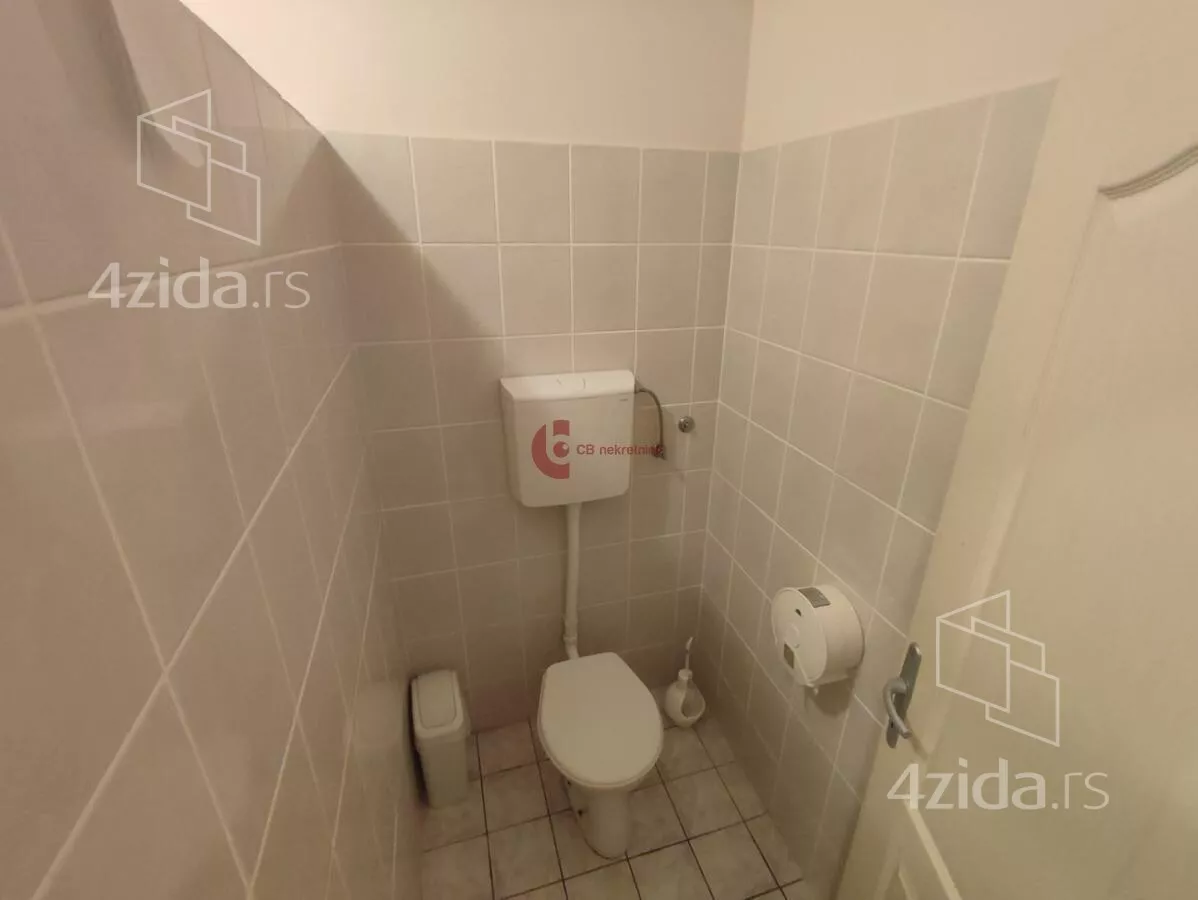 Poslovna zgrada | 4zida