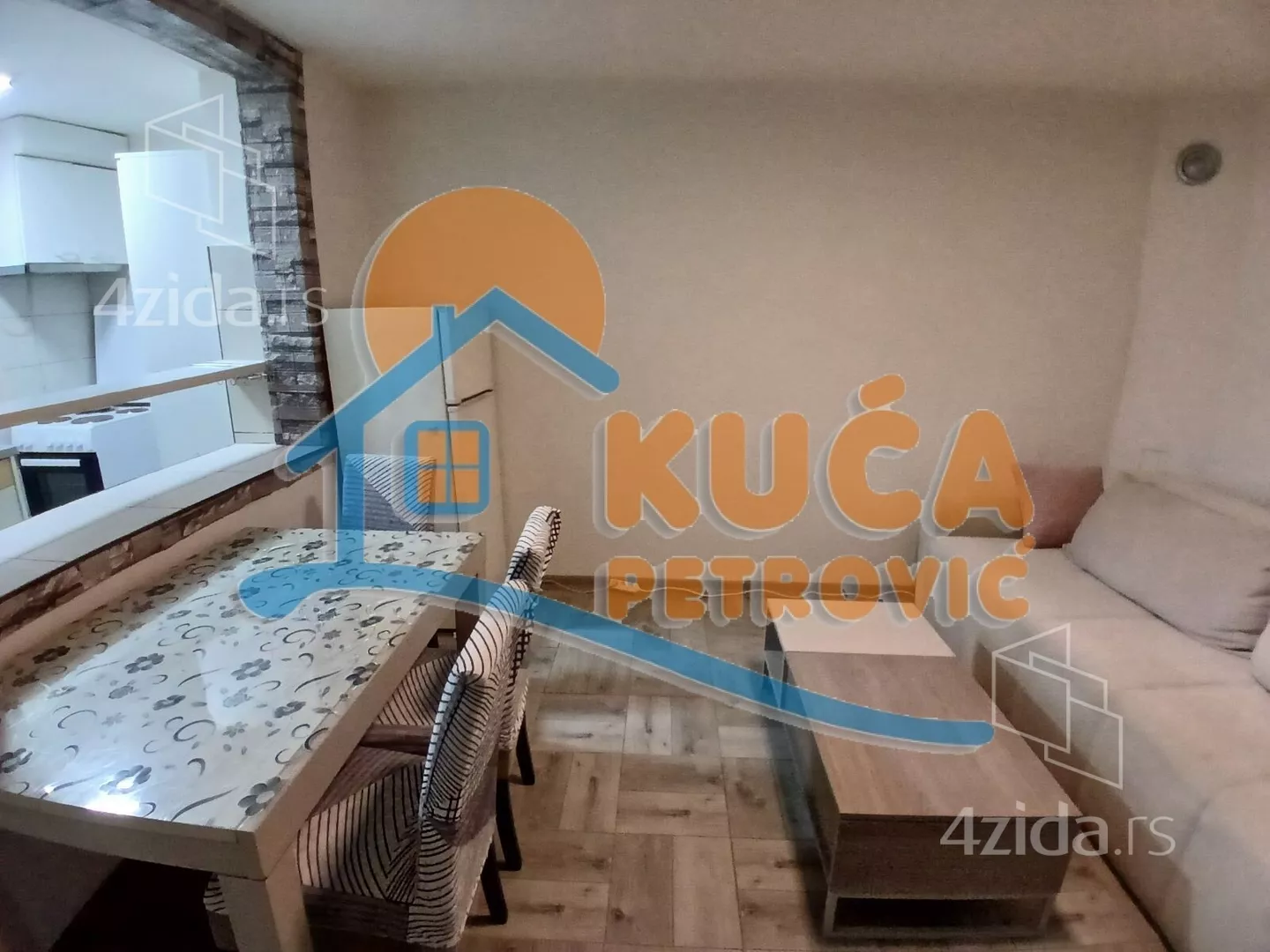 Jednoiposoban stan | 4zida