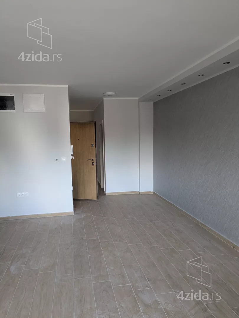 Šestoiposoban stan | 4zida