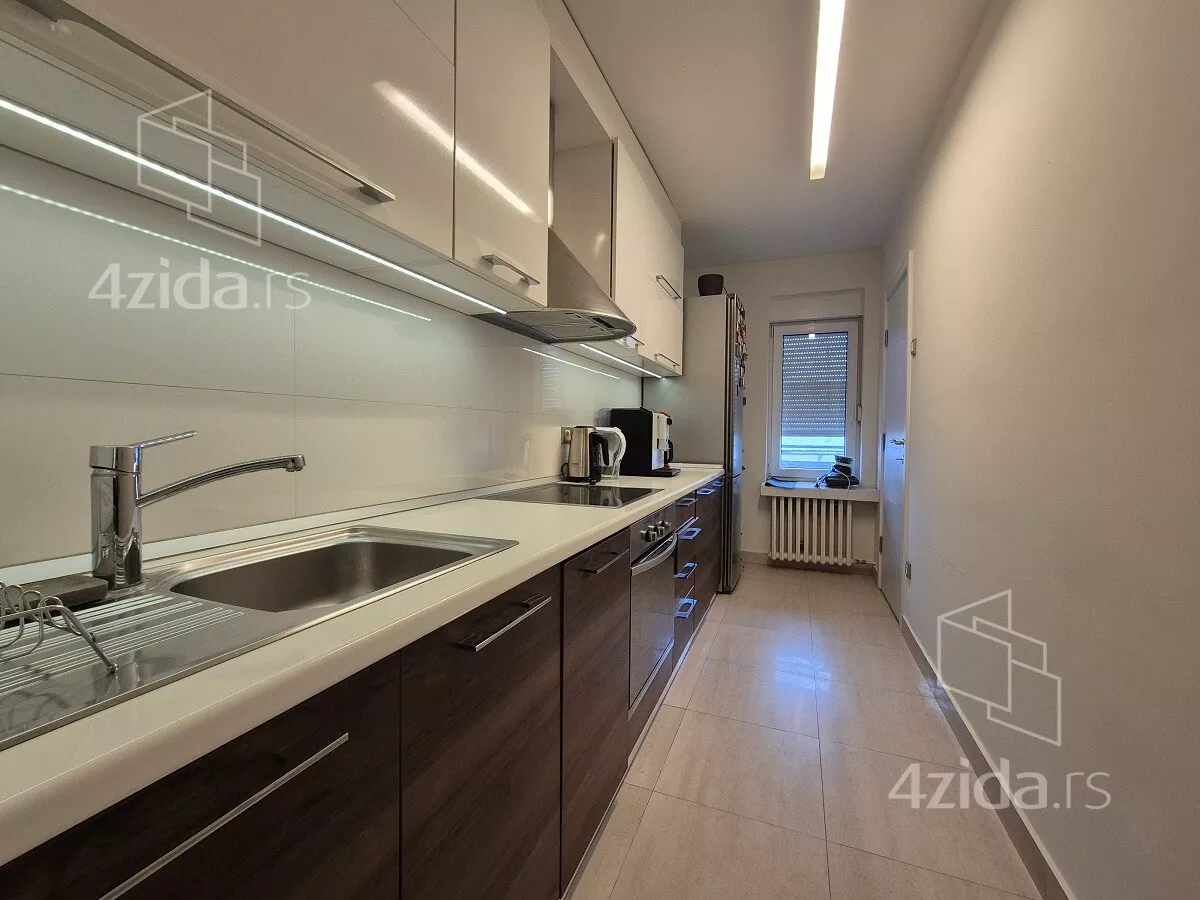 Petosoban stan | 4zida