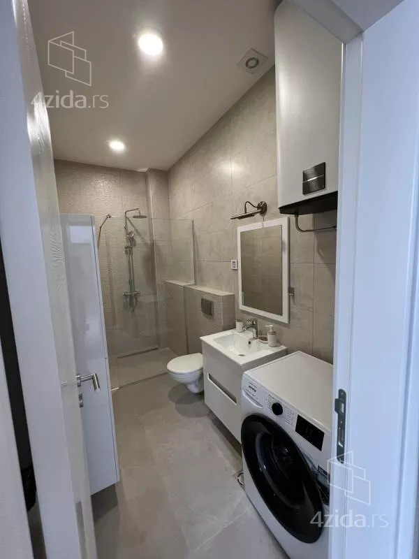 Šestosoban stan | 4zida