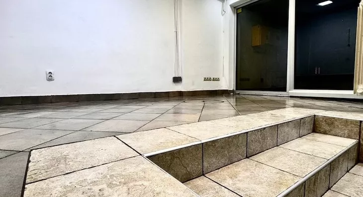 Poslovna zgrada | 4zida